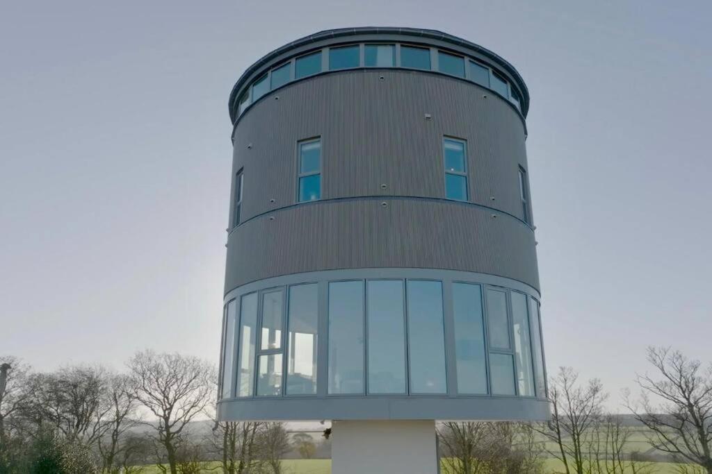 Villa Luxury Converted Water Tower In Flockton Emley Exterior foto