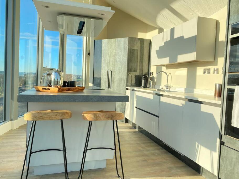 Villa Luxury Converted Water Tower In Flockton Emley Exterior foto